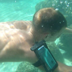 POCHETTE ETANCHE SMARTPHONE SEAWAG ROSE -Adventure Des Vagues Boutique pochette etanche smartphone seawag rose 3